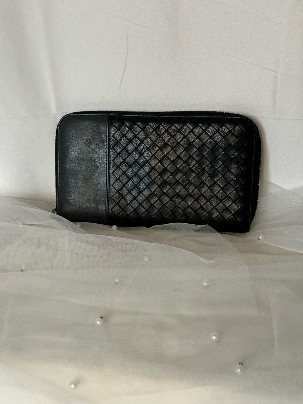 Bottega Veneta Black Intrecciato Zip Wallet Travel EUC - Picture 3 of 7